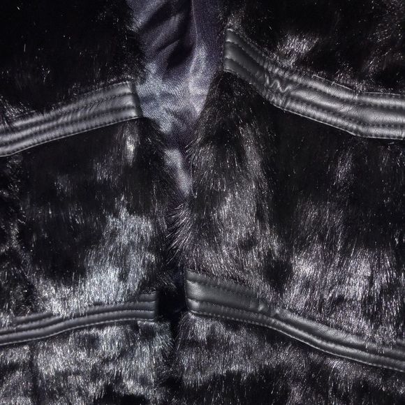 ME JANE FAUX FUR YOUTH VEST - Picture 2 of 4